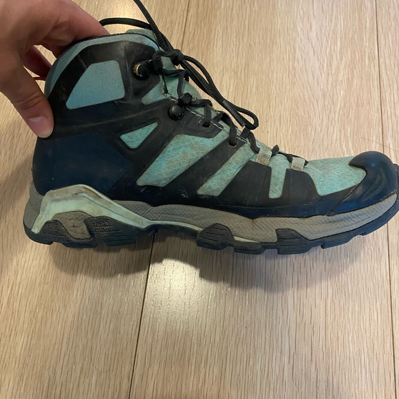 Oboz women’s hiking boots - Picture 2 of 3